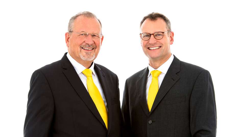 Geschäftsführer und Firmengründer von Koco Motion, Gerhardt Kocherscheidt (l.) mit seinem Sohn Dr. Gerrit Kocherscheidt, neuer Geschäftsführer der Koco automotive GmbH, beide in Dauchingen.