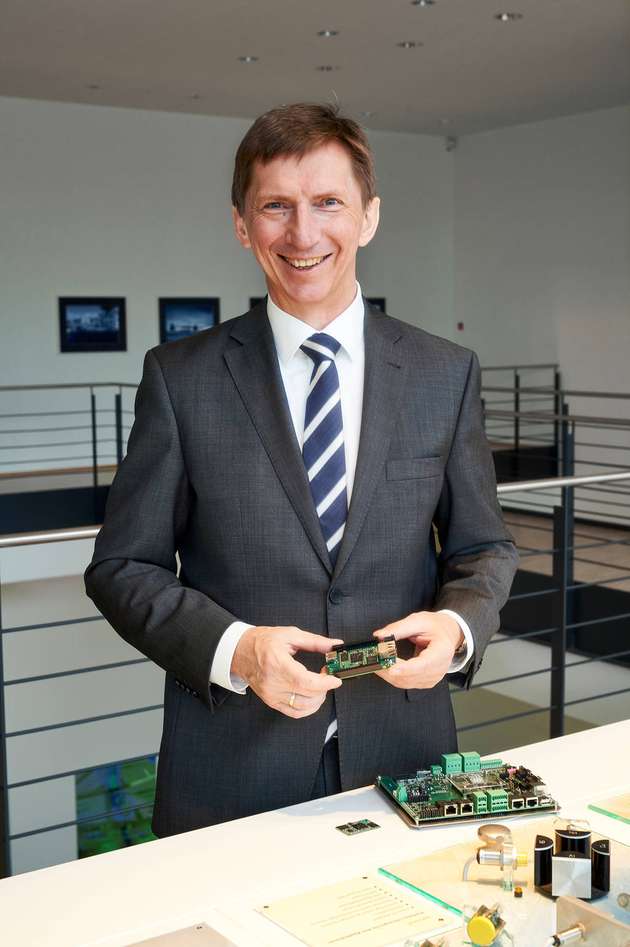 Arthur Rönisch, der Geschäftsführer von Turck Duotec über die enge Zusammenarbeit von Funktion und Design der Elektronikgehäuse.