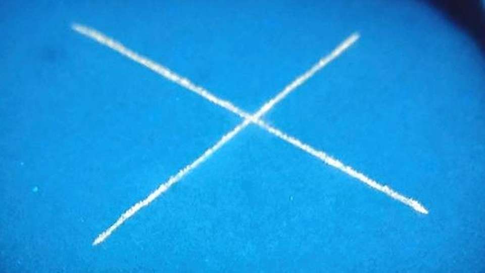 Ein Riss löst das fluoreszierende Leuchten aus.