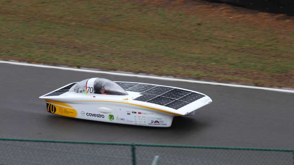 Nach der erfolgreichen ersten Teilnahme an der World Solar Challenge 2017 als Best Newcomer will das Team Sonnenwagen Aachen nun den nächsten Schritt gehen und sich auf das weltweit härteste Solarrennen 2019 vorbereiten.