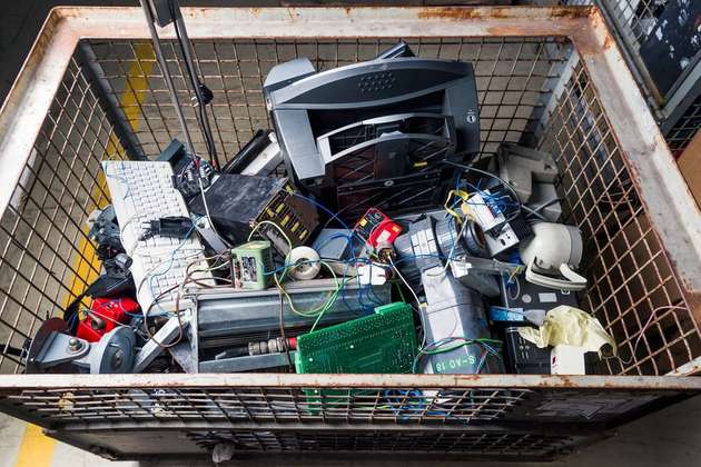 Elektroschrott beim Recycling wieder in seine Ausgangsmaterialien zerlegen zu können, schont Ressourcen.