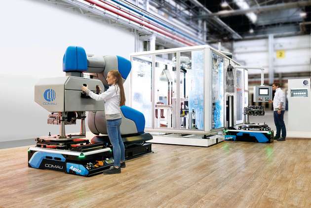 Durch die intelligente Sensorik in der Schaumstoffhaut des Roboters, ist eine Hand-in-Hand-Arbeit mit dem Menschen möglich.