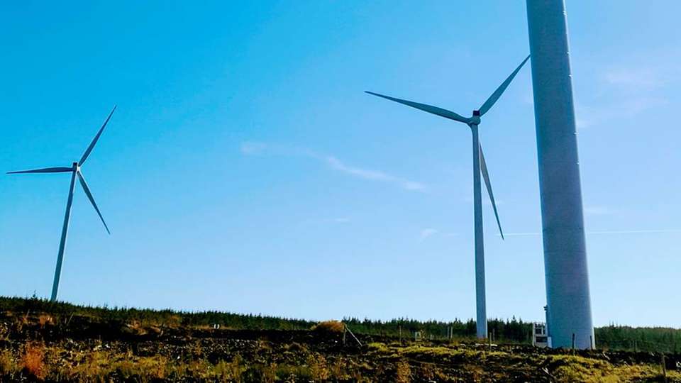 Die Onshore-Windkraftanlage Dromadda Beg in Irland.