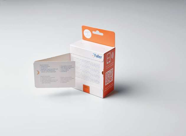 Die Zoom-Box von Faller verfügt über zahlreiche Informationsträger und vereint damit einen Großteil der Faller-Lösungen in nur einem Produkt.