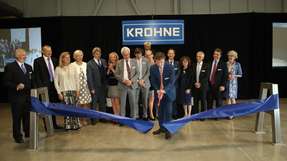 Michael Rademacher-Dubbick, Geschäftsführer der Krohne Gruppe, eröffnet feierlich die neue Produktionsstätte in Beverly.