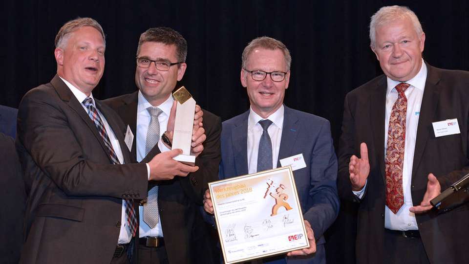 Bei der Preisverleihung zum Werkzeugbau des Jahres 2018: Dr. Sven Hosten, Stefan Flachmann, Roland Bent und Laudator Klaus Hilmer, Festo Polymer.