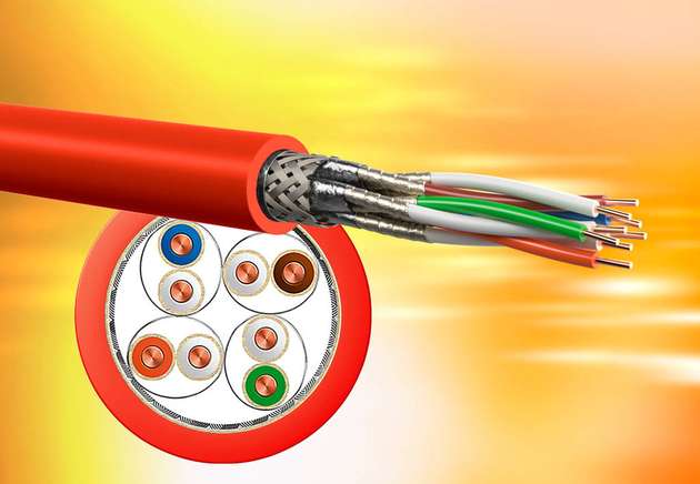 Leoni hat verschiedene Cat 6, Cat 6A und Cat 7 Kabel entwickelt, die die Dateneigenschaften bei Brandbeanspruchung von mindestens 180 Minuten beibehalten. In sicherheitstechnisch relevanten Bereichen wie dem Schiffbau sind solche Kabel gefragt, die im Brandfall alle notwendigen Leistungs- und Signalwerte übertragen.