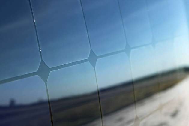 Mit den 7,5 m2 an Solarzellen, wird Strom für bis zu 30 Kilometer produziert.