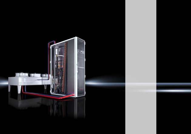 Natürliche Kühlung nach Bedarf: Das neue LCP DX/FC Hybrid verfügt sowohl über einen Kältemittelkreislauf als auch über einen separaten Wasserkreislauf. Bei niedrigeren Temperaturen wird automatisch die indirekte freie Kühlung genutzt. Die Basis für die kostengünstige Lösung ist ein externer Hybridverflüssiger, in dem ein Freikühler integriert ist.