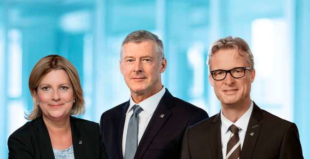 Hall erweitert den bisherigen Vorstand, bestehend aus Christina Johansson, dem Vorsitzenden Tom Blades und Michael Bernhardt (von links nach rechts).