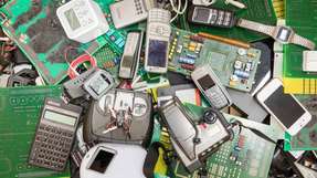 Viele elektronische Geräte, die ausgedient haben, werden in den Müll geworfen. Dabei können sie wertvolle Edelmetalle enthalten.