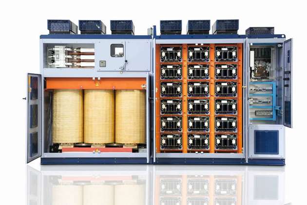 Der MVW3000 wird als schaltschrankintegriertes Komplettsystem mit Mittelspannungs-Trennschalter, Sicherungen, Multilevel-Einspeisetransformator und Frequenzumrichter angeboten.