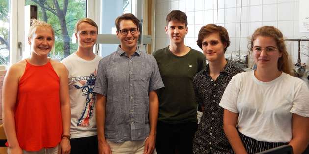 Das Team (von links nach rechts): Alina Buchner, Klaus Ableidinger, Florian Glöcklhofer, Michael Taubländer, Jonathan Prinz und Erstautorin Martina Rimmele.