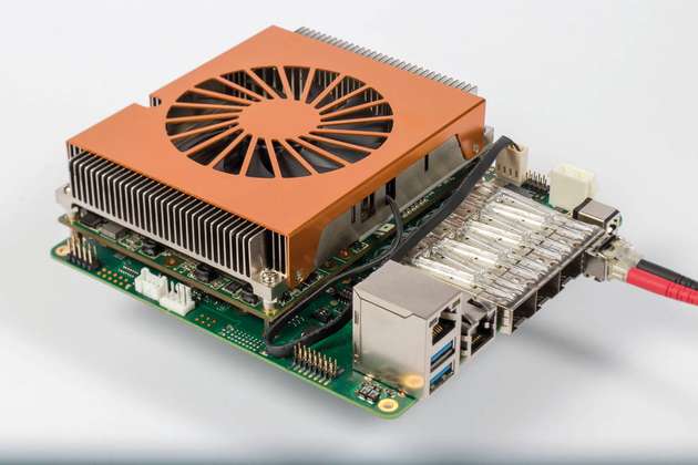 Das COM-Express-Type-7-Modul Conga-B7E3 von Congatec mit Epyc-Embedded-3000-Prozessoren von AMD bietet Embedded-Server-Class-Performance auf einem lediglich 125 mm x 95 mm großen Formfaktor. Es kann bei Bedarf sogar komplett applikatonsfertig mit kundenspezifischem Carrierboard und passendem Kühlkörper zur Verfügung gestellt werden.