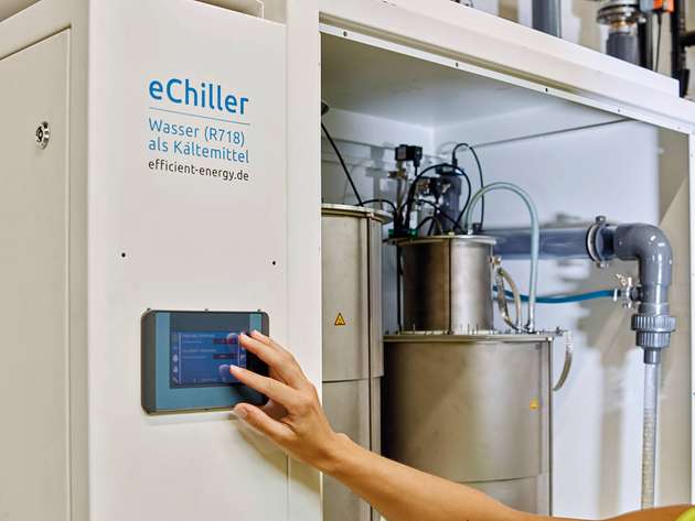 Der kürzlich von der Europäischen Kommission ausgezeichnete eChiller ist die einzige serienmäßig verfügbare Kältemaschine in einem skalierbaren Leistungsbereich von 20 bis 300 kW, die Wasser als Kältemittel nutzt.