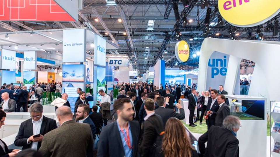 Die Besucher auf der E-world 2019.