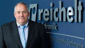 Ulf Timmermann startete seine Karriere 1986 als Abteilungsleiter bei Reichelt Elektronik in Wilhelmshaven, damals noch ein kleines Geschäft für Elektronikwaren. 2010 wurde er Geschäftsführer und begleitete Reichelt zu einem führenden europäischen Elektronik-Distributor. Aktuell bekleidet Timmermann die Position des CEOs.