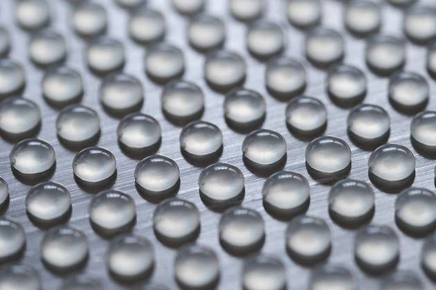 Einheitliche Pastillen, produziert mit Rotoform-Technologie.
