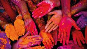 Holi ist ein indisches Frühlingsfest und heißt übersetzt „Fest der Farben“.