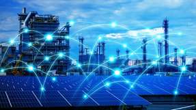 Mit der selbstlernenden Photovoltaik-Fabrik sollen effizientere Zellkonzepte in vernetzten Fertigungssystemen produziert werden.
