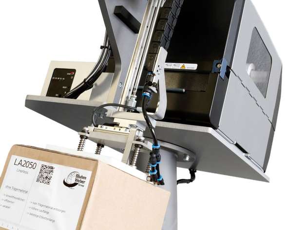 Der Etikettendruckspender Legi-Air 2050 schneidet individuelle Etikettenformate zu.