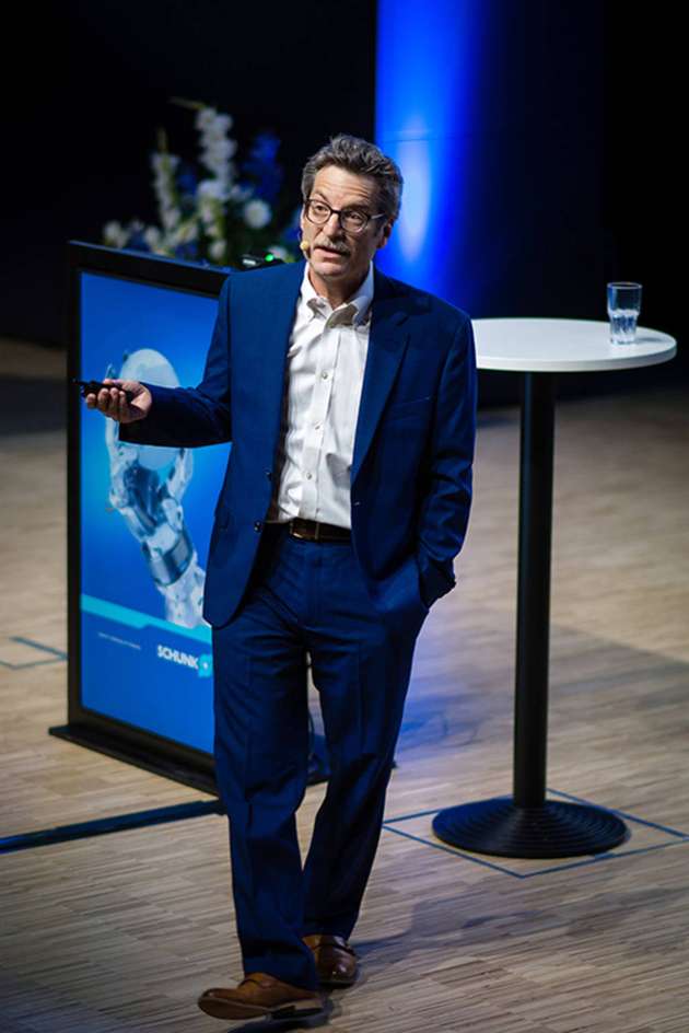Aus Sicht von Jeff Burnstein, Association for Advancing Automation, entscheidet weniger die Pionierleistung als vielmehr die globale Aufmerksamkeit über den Erfolg eines Servicerobotikanbieters am Markt.
