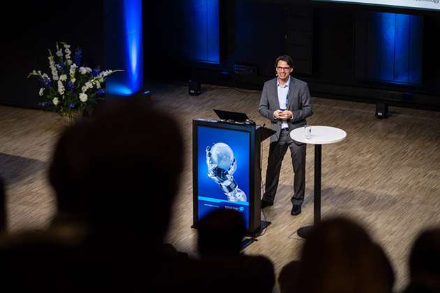 Wolfgang Ptacek vom Austrian Center for Medical Innovation and Technology stellte Servicerobotik-Projekte aus der Medizintechnik vor.