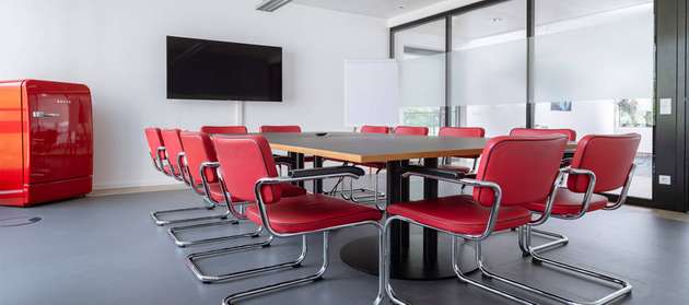 In unseren Konferenzräumen finden Meetings und Kundengespräche statt – von denen Du ein Teil sein kannst.