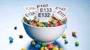 Lebensmittelzusätze, beziffert durch die sogenannten E-Nummern, verleihen Lebensmitteln chemische, physikalische oder physiologische Eigenschaften.