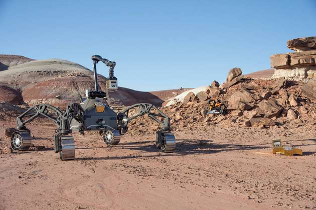 Die DFKI-Rover SherpaTT und Coyote III bei den Feldtests in der Halbwüste von Utah. 