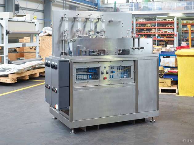 Die BHS-Laborfilteranlage besteht aus einem Taktbandfilter des Typs BF 010-10.