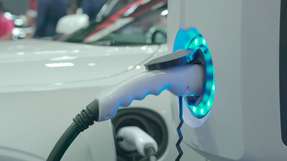 Im Rahmen der Hydrogen and Fuel Cells Europe Ausstellung wird der E-Kleinbus Mover mit Brennstoffzellen-Range-Extender, die Neuheit des Aachener Start-ups e.Go REX, gezeigt.