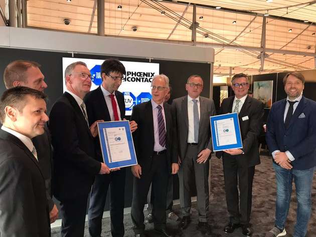 Mit dem Zertifikat wird Phoenix Contact standardisierte Security in seinen Produkten, Industrielösungen und Beratungsdienstleistungen bescheinigt.