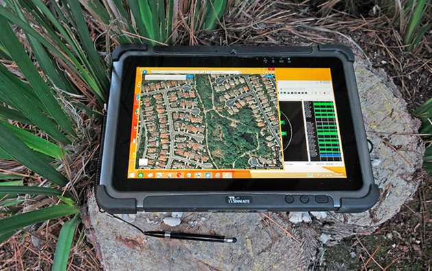Je nach Einsatzzweck lässt sich der Tablet-PC im Handschuh-, Regen- oder Touchpen-Modus bedienen. Ein GPS-Modul ermöglicht die Standortermittlung.