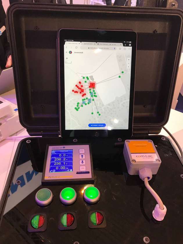 Demokoffer von Zenner IoT Solutions unter anderem mit Messgerät und Display für die beispielhafte Simulation und Visualisierung eines Störungsszenarios im Niederspannungsnetz.