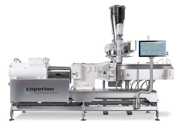 Der Doppelschneckenextruder ZSK von Coperion ist modular aufgebaut und eignet sich für die Herstellung unterschiedlicher Batteriematerialien.