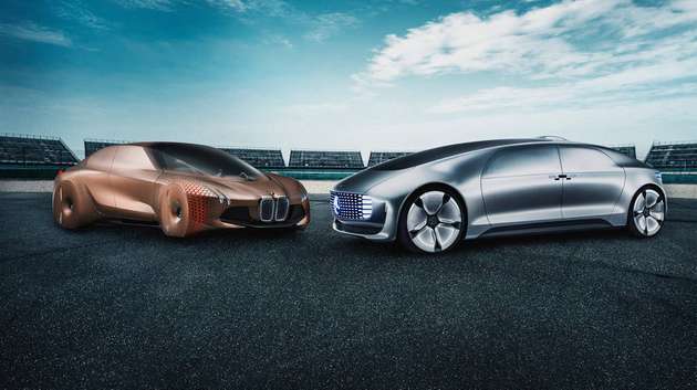Die Fahrzeugstudien der Hersteller schauen stets futuristisch aus. Bis zum vollautonomen Fahren ist es aber noch ein weiter Weg. BMW möchte bis 2021 ein System für Fahrten auf Autobahnen mit maximal 130 km/h mit SAE-Level 3 anbieten.