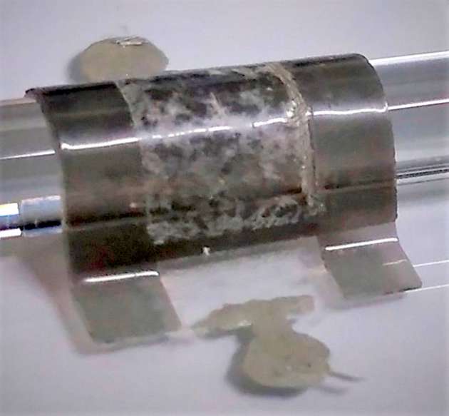 Beispiel für einen flexiblen und transparenten Elektronikbaustein: ein biegsamer Kondensator.