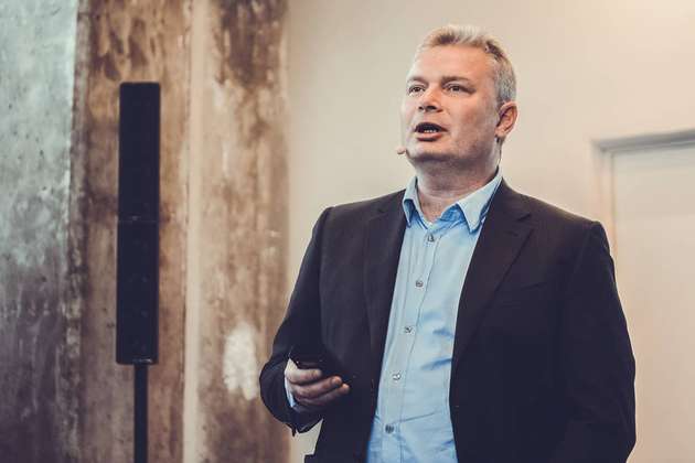 ... und Aleš Drábek, Chief Digital & Disruption Officer bei Conrad Electronic. „Zeit, Effektivität und Schnelligkeit – das waren die Faktoren für den Conrad-Marktplatz“, erklärt Letzterer.
