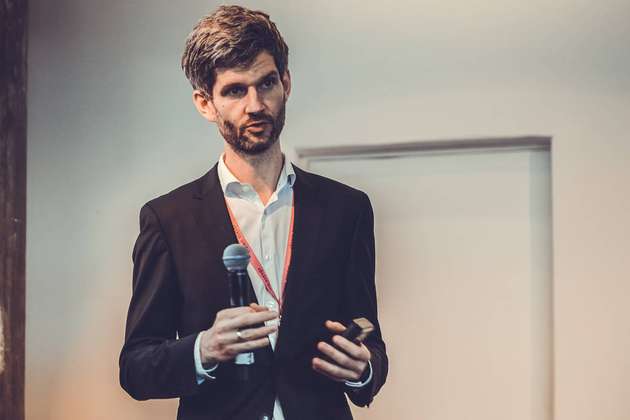 Die Afternoon-Session Use Cases leitet Dr. Zbigniew Jerzak ein, Engineering Manager bei Zalando. Am Beispiel des Online-Versandhändlers erklärt er, wie lernende Systeme unser Geschäft schon heute verändern. „In Zukunft wird Machine Learning in jedem Produkt zu finden sein, eben so wie heute Datenbanken“, ist Jerzak überzeugt.