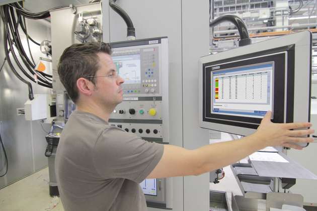 Auf der elektronischen Kanban-Tafel im MES Hydra sieht der Werker auf einen Blick, in welchem Zustand sich die einzelnen Kreisläufe befinden. Ein zentraler Eingriff ist nicht nötig.