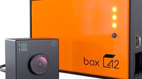 Die Box42 ist eine Retrofit-Lösung, die mithilfe von KI und einer Kamera Maschinen- und Messdaten ausliest, wahlweise auch völlig ohne Cloud-Anbindung.