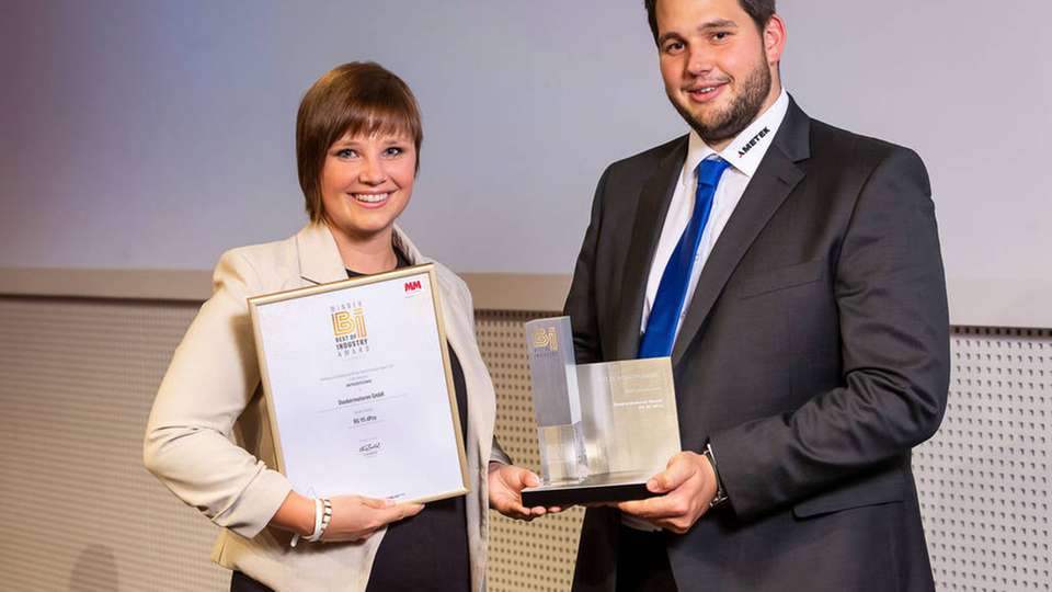 Janina Dietsche und Markus Weishaar von Dunkermotoren nehmen den Best of Industry Award Ende Juni entgegen.
