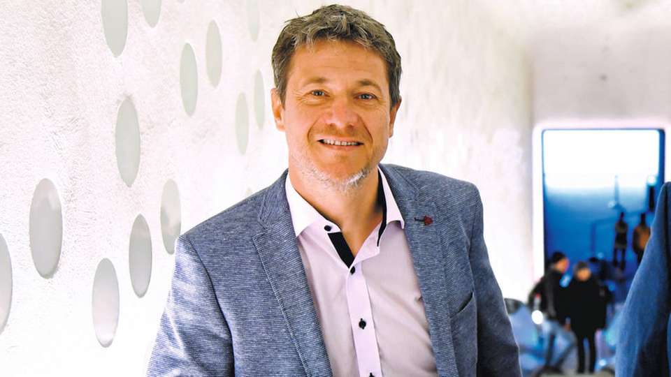 Timo Ross, Jahrgang 1972, ist Geschäftsführer beim IoT-Spezialisten mdex und arbeitet seit 1997 im Unternehmen. mdex ist Teil der britischen Wireless Logic Group mit acht Niederlassungen in Europa und weltweit mehr als 3,1 Millionen Kunden im Markt für M2M-SIM-Karten.