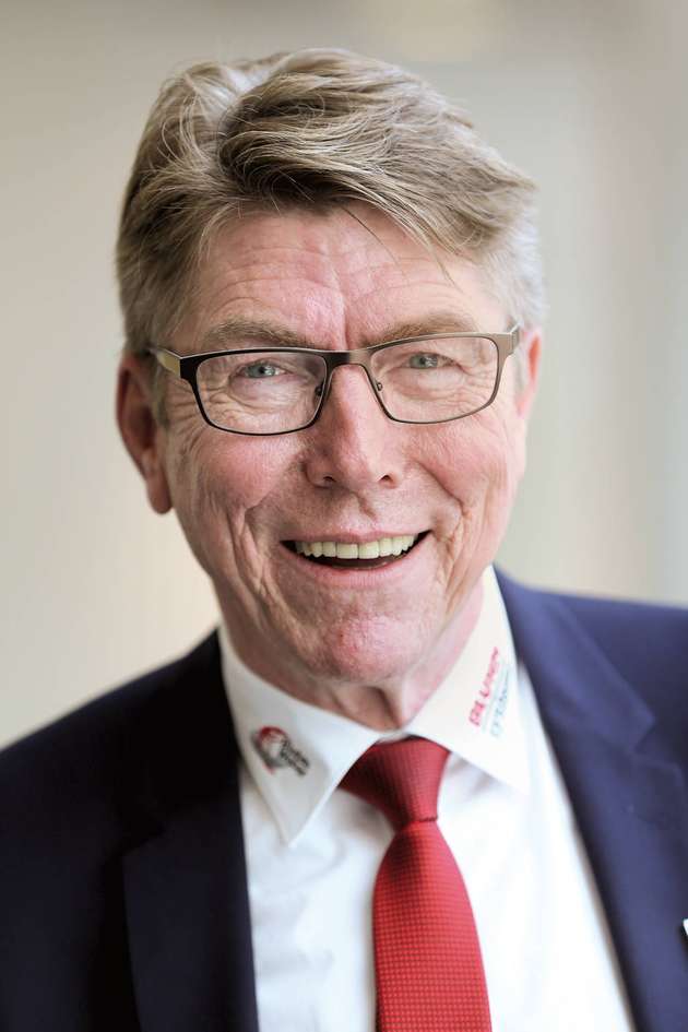 „Maschinen müssen ein Stück weit selbst voraus denken, um richtig reagieren zu können, wenn irgendetwas nicht optimal läuft.“
– Andreas Koch, Vertriebsdirektor bei Bluhm Systeme
