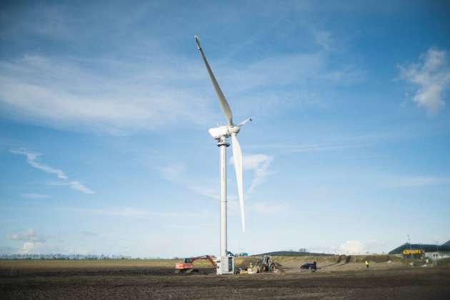 Die 250-kW-Windturbine hat eine Nabenhöhe von gut 28 m und eine Gesamthöhe von 50 m.