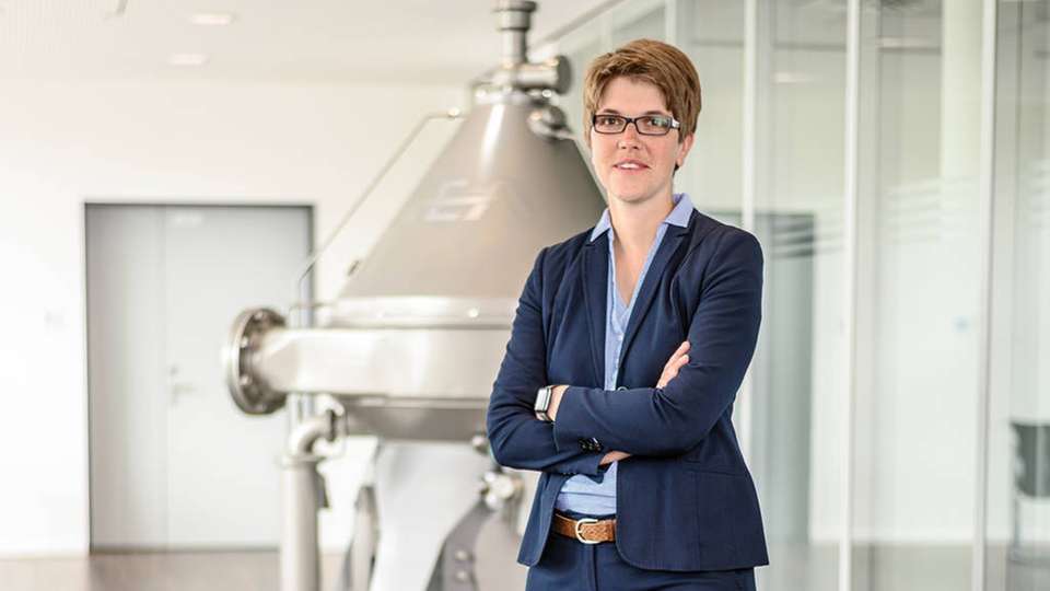 Kerstin Altenseuer ist Head of Service Development bei Gea. Der international tätige Technologiekonzern ist einer der größten Systemanbieter für die nahrungsmittelverarbeitende Industrie sowie für zahlreiche weitere Branchen. Der Konzernumsatz betrug im Jahr 2018 über 4,8 Milliarden Euro.