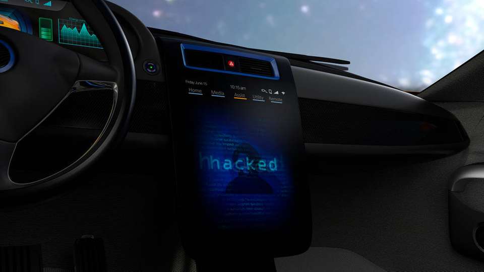 Die zunehmend komplexe Software in Fahrzeugen bietet ein potenzielles Einfallstor für Hacker.