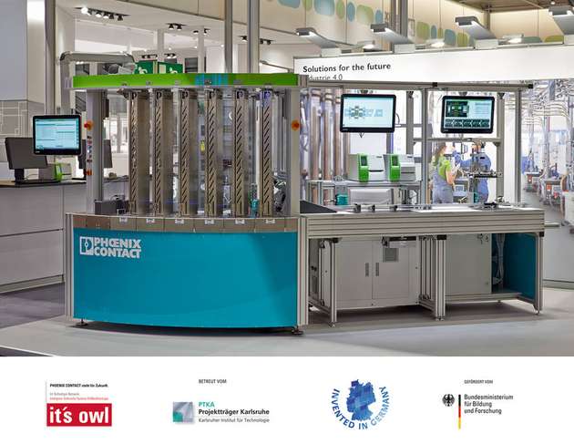 In einem Projekt des Spitzenclusters it`s OWL wurden intelligente Automatisierungstechnik und der digitale Zwilling erprobt, um zu lernen, wie flexible Maschinen unterschiedliche Produkte herstellen können.
