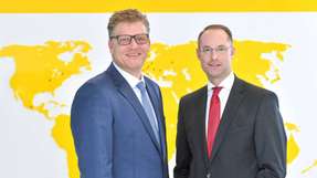 Christian Pauli (links) und Christian Wolf, Geschäftsführer der Turck Holding, wollen in Europa, Asien und Amerika optimale Strukturen für Produktion, Logistik und Vertrieb schaffen, um lokale Kundenbedürfnisse besser abzudecken.